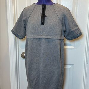 Gray Short Sleeve Nike dress-tech fleece XS